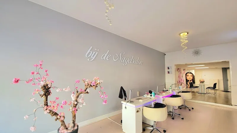 bij de Nagelsalon