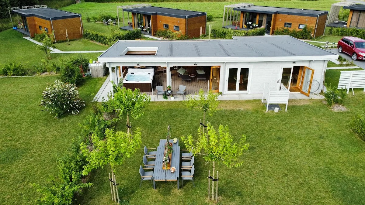 EEMHOUSES - SAUNA en VAKANTIE huisjes