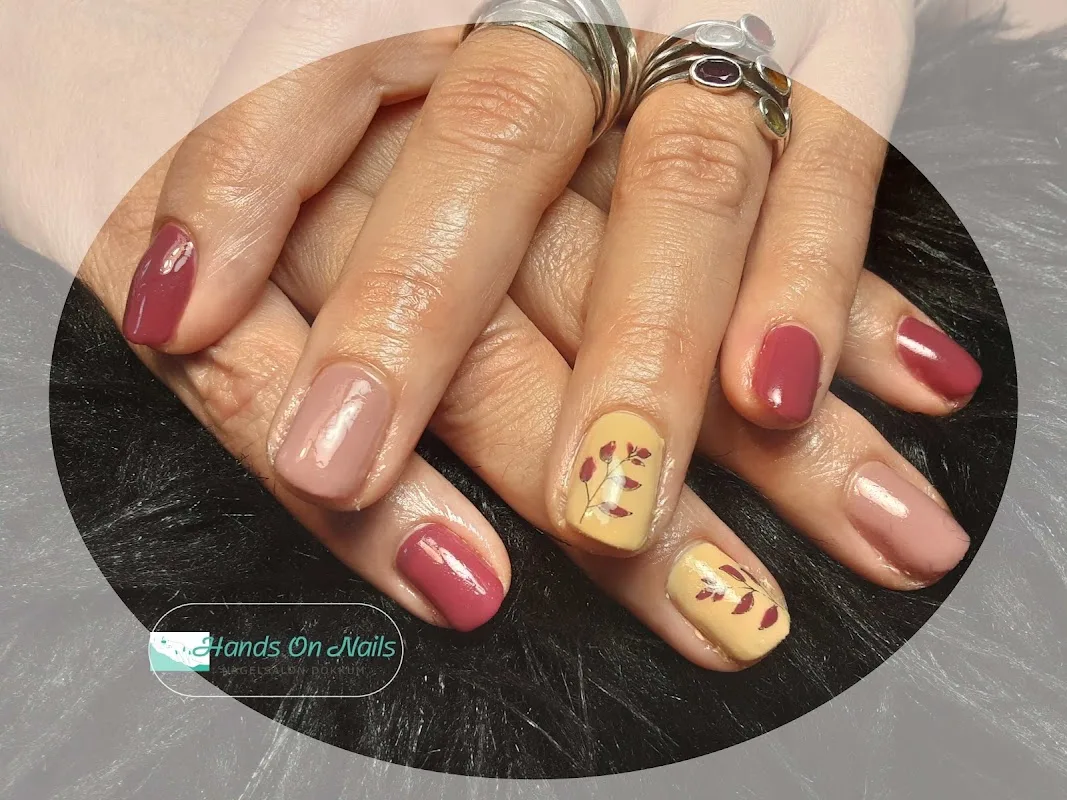 Hands On Nails Dokkum