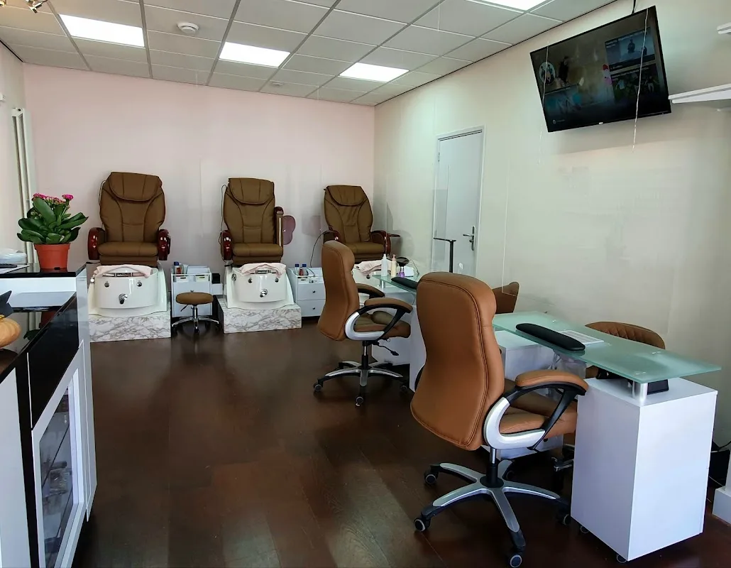 Jade's Nails & Spa
