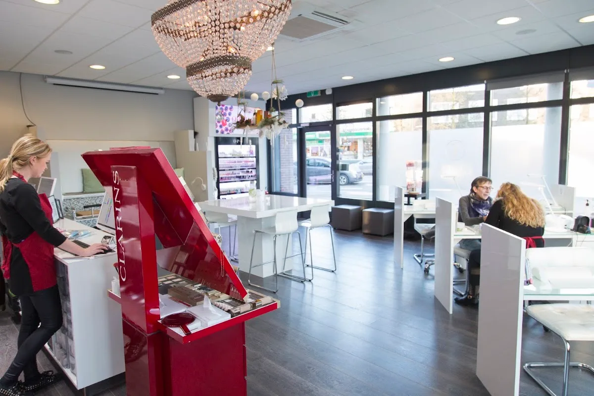 Lois Beauty Store