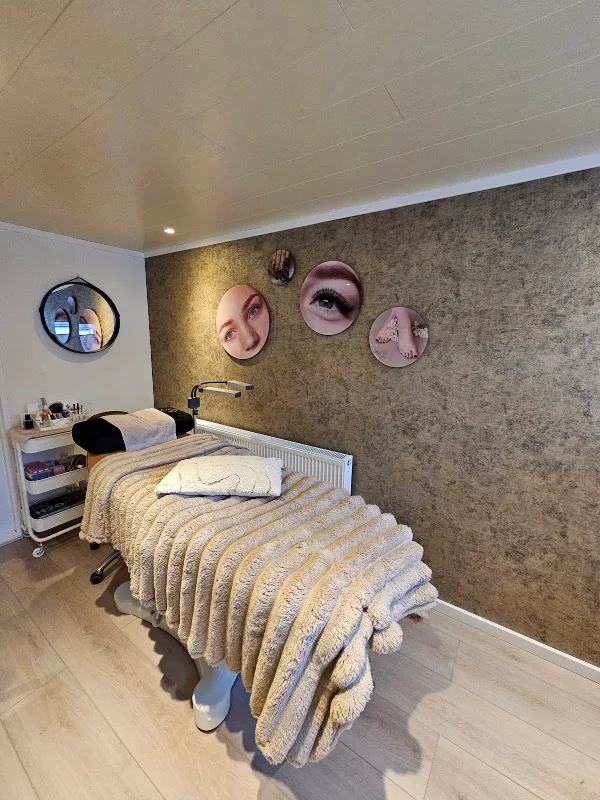 Lovely Lashes & Nails - Dronten