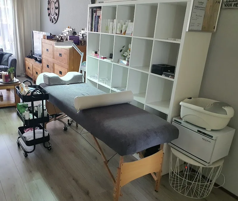 Mandy's Lashes, Brows & More