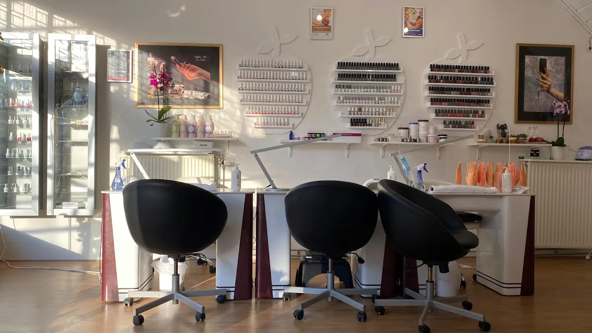Moon's nail and spa