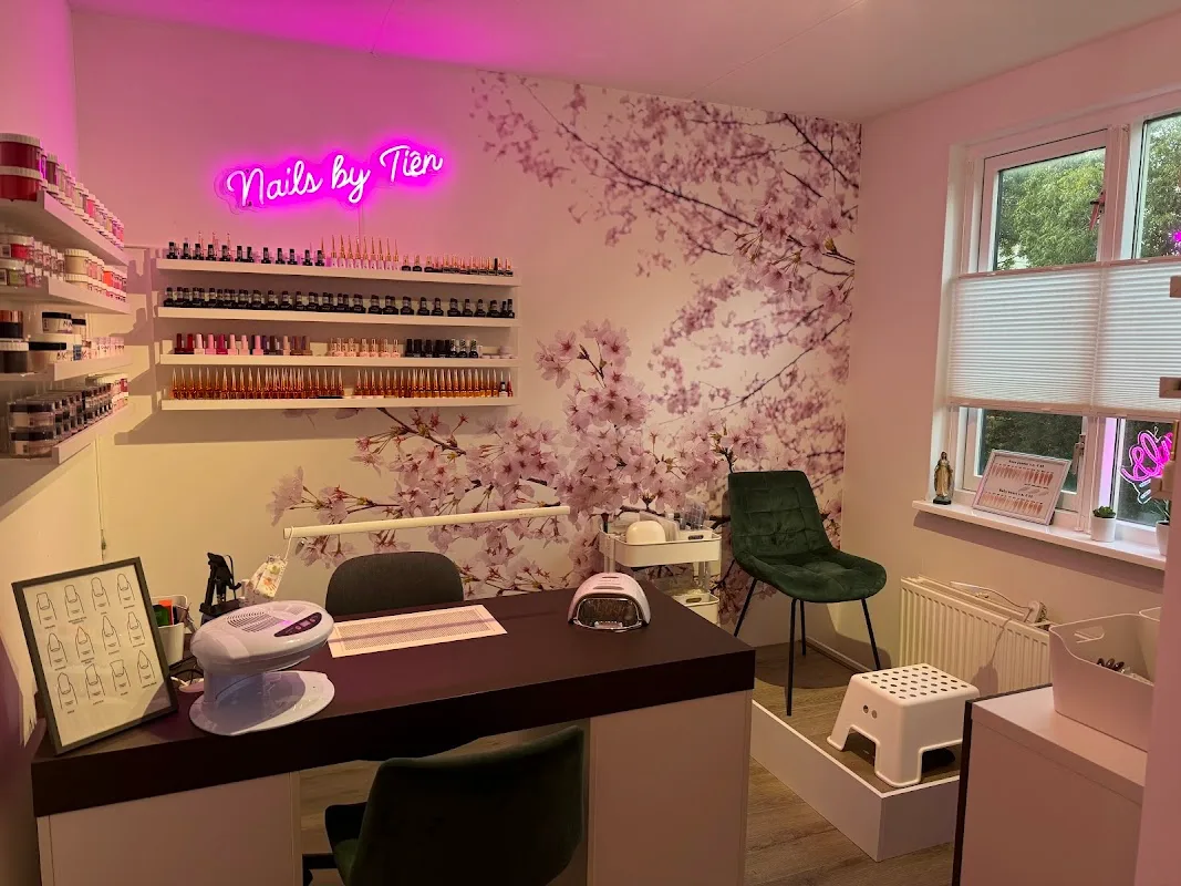 Nails by Tiên