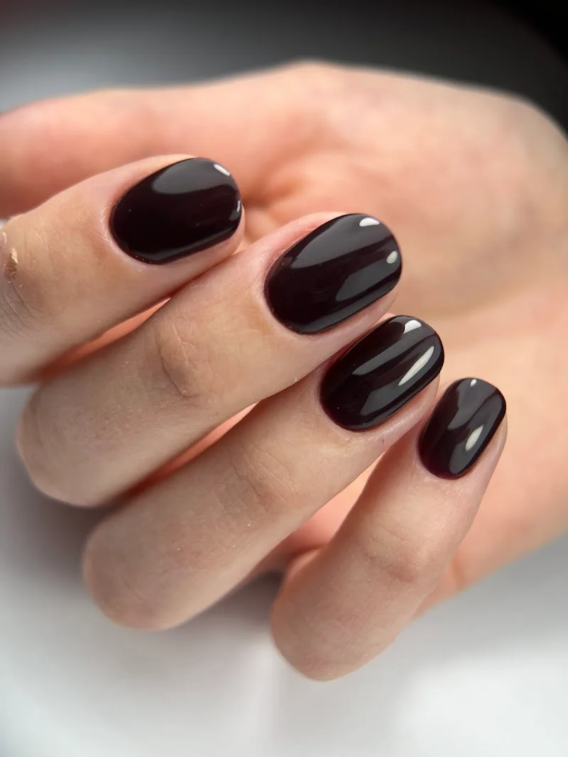 Polished nail bar