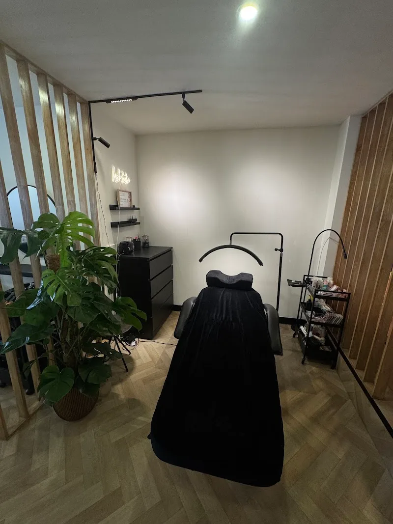 RochelLASH wimpers & beauty