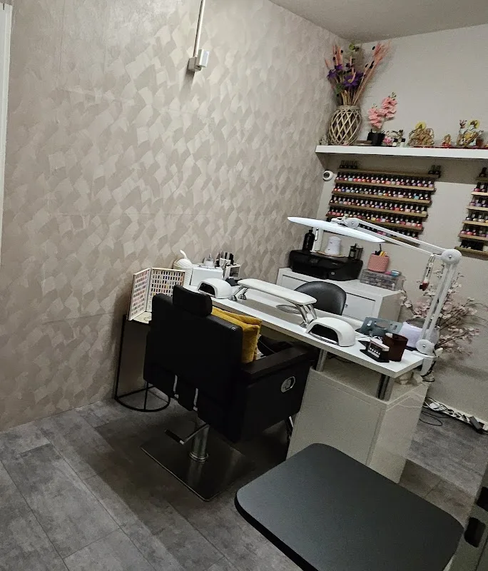 Romisaja Nails