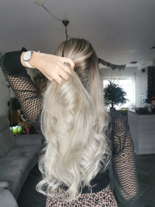 Yente's hair and beauty